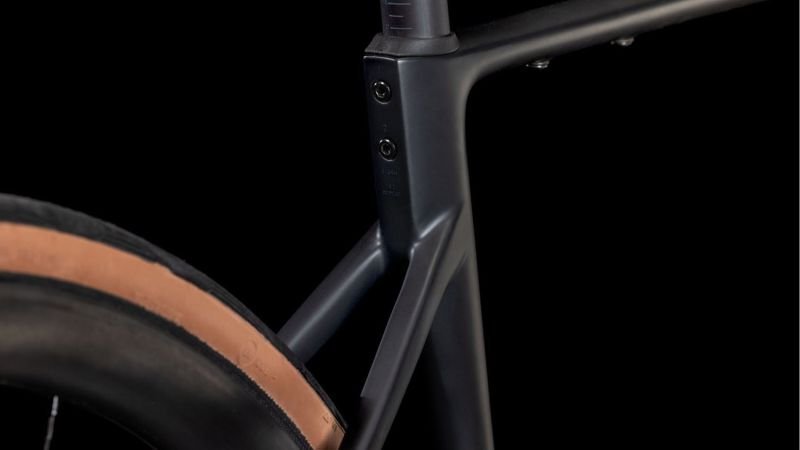 Cube Attain C:62 SLT carbon´n´rainbow – Bild 4